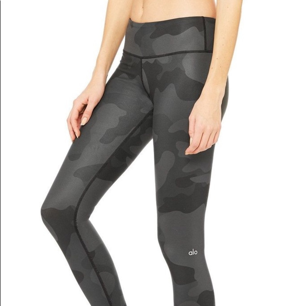Alo yoga camo pants